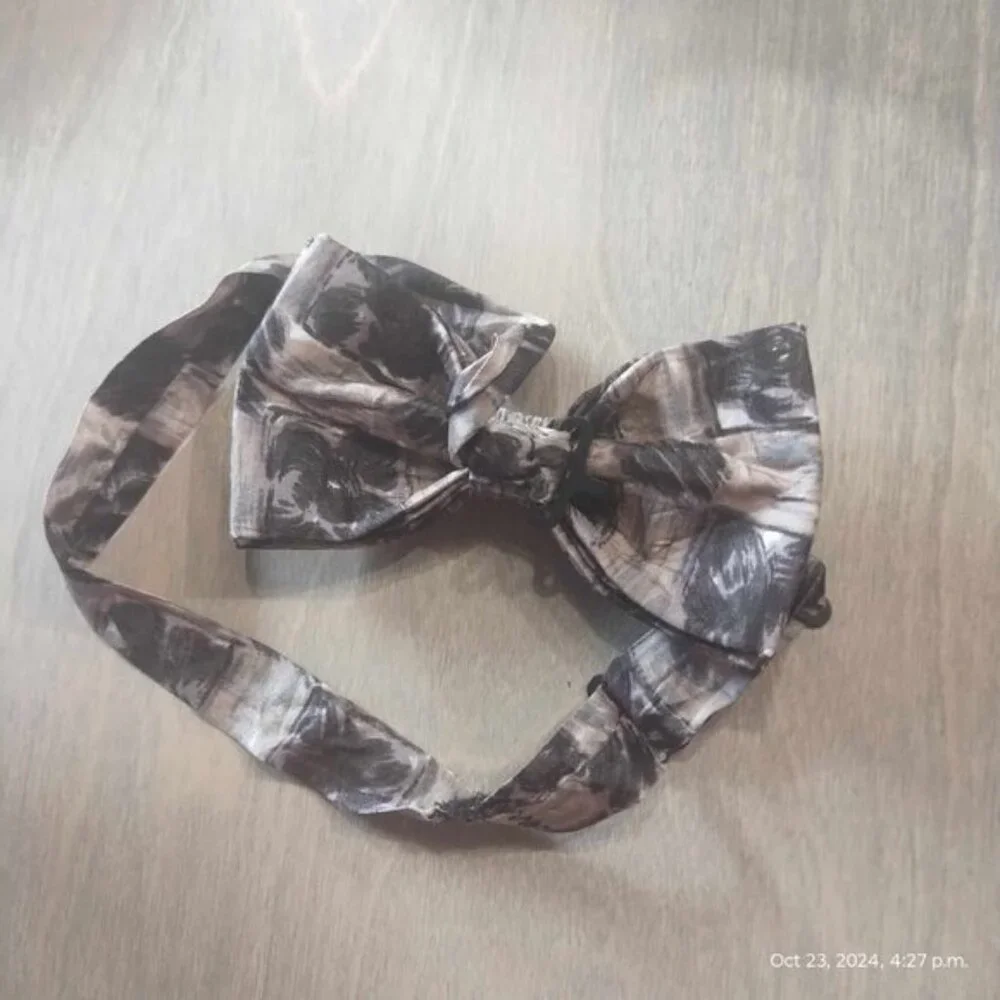 Adjustable upcycled bow tie mountain artist in Revelstoke Greys Black‎ classic